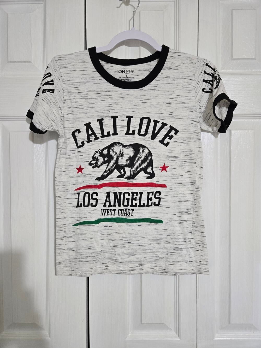 On fire small women's "California love" white and grey static print tee